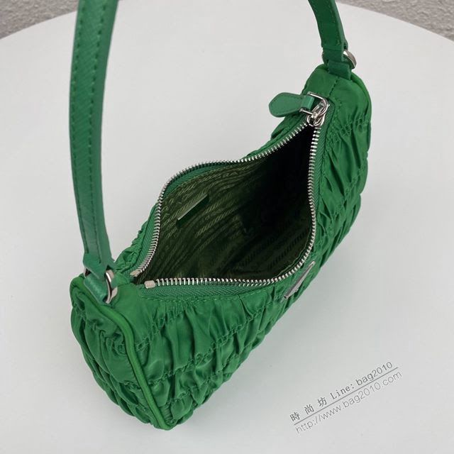prada女包 普拉達2020專櫃最新款 1NE204 Prada nylon 皺褶Hobo手拎包 Prada復古風腋下包  pyd2300